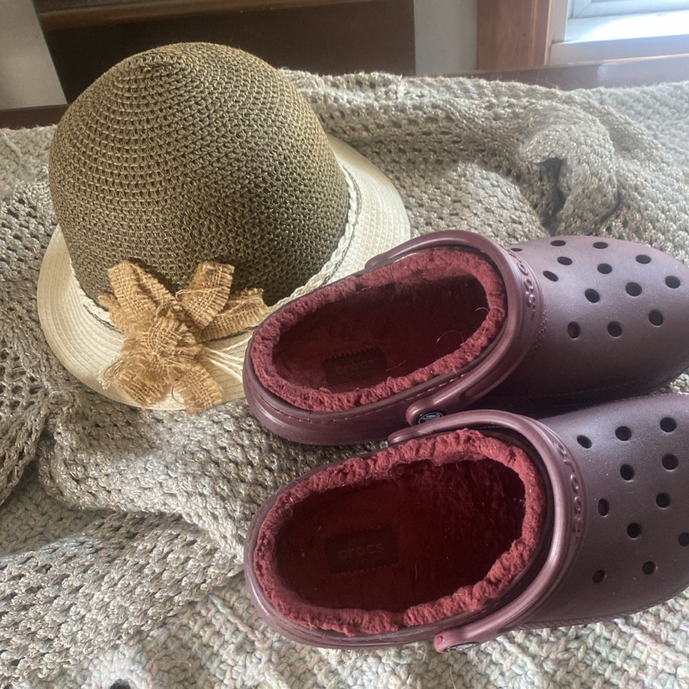 🦊NTN Maroon:brown crocs. Lined. Unique color. - Picture 3 of 6